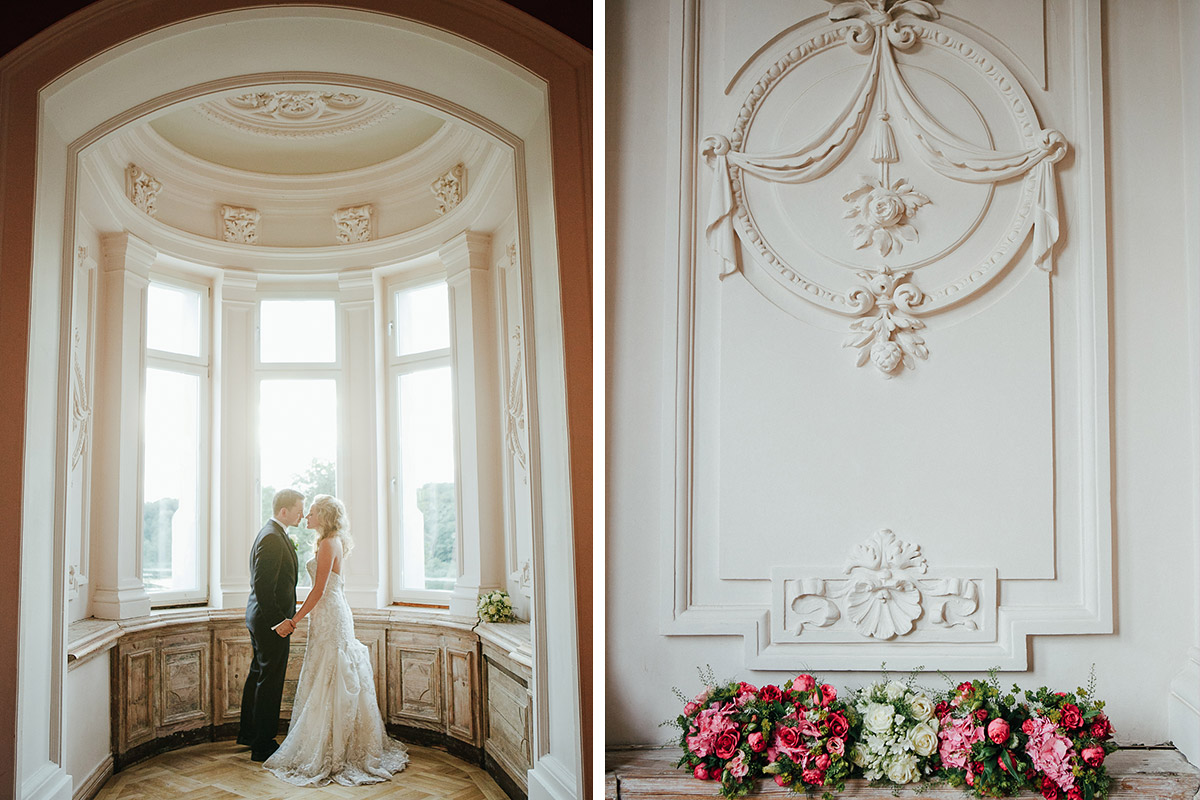 romantisches Brautpaarfoto in Erker bei edler Schloss-Hochzeit im Schloss Boitzenburg Uckermark © Hochzeitsfotograf Berlin www.hochzeitslicht.de