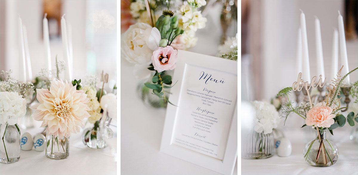 Hochzeitsfotos von eleganter sommerlicher Tischdekoration mit pastellfarbenen Blumen und Tischkarten mit Schriftzug aus Holz - Gästehaus Villa Blumenfisch am Großen Wannsee Berlin Hochzeitsfotograf © www.hochzeitslicht.de