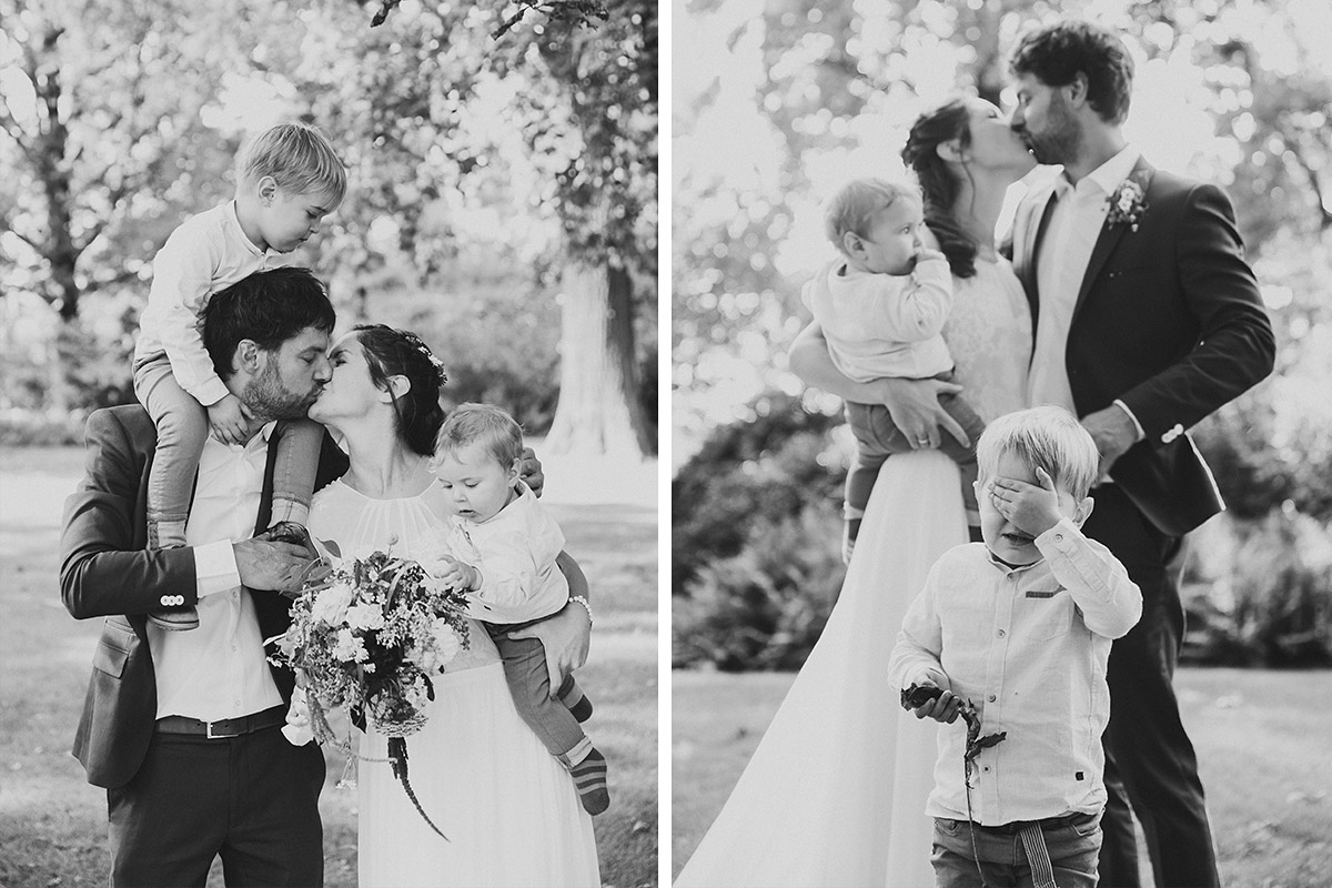 Hochzeitsfotos von Brautpaar mit Kindern bei Rathaus Köpenick-Hochzeit - Standesamt Berlin Köpenick Hochzeitsfotograf © www.hochzeitslicht.de