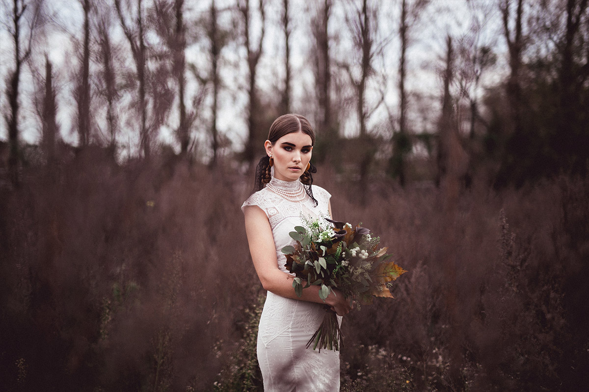 Herbst-Fotoshoot für moderne Brautmode - Herbst Hochzeit Berlin Hochzeitsfotograf © www.hochzeitslicht.de