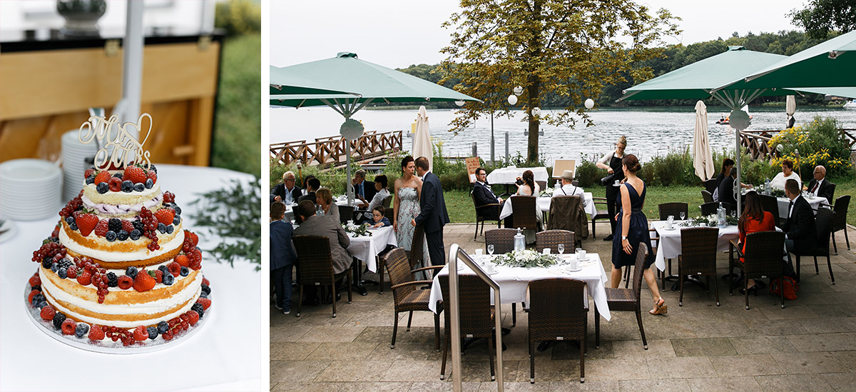 sommerliche dreistöckige Hochzeitstorte mit Beeren und Mr & Mrs Topper - Café Wildau Hochzeitsfotograf © www.hochzeitslicht.de