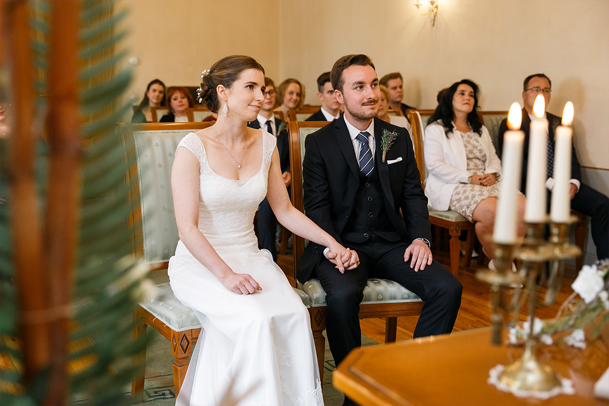 standesamtliche Trauung im Alten Stadthaus Strausberg - Landhaus Garzau Märkische Schweiz Hochzeitsfotograf © www.hochzeitslicht.de