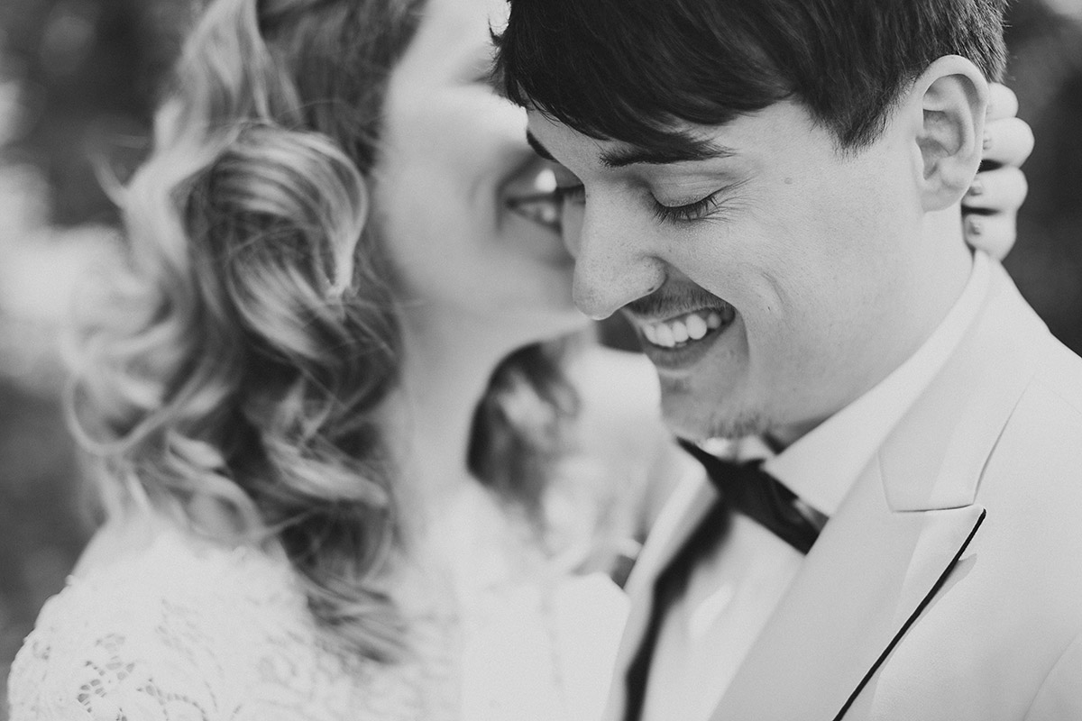 authentisches Brautpaarfoto - Berlin Hochzeitsfotograf © www.hochzeitslicht.de