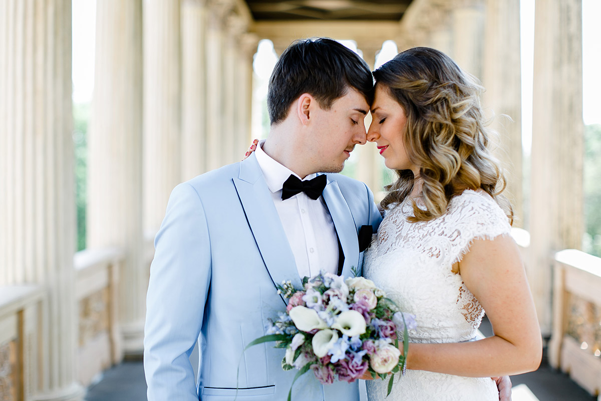Brautpaarfoto im Belvedere auf dem Pfingstberg Potsdam - Berlin Hochzeitsfotograf © www.hochzeitslicht.de