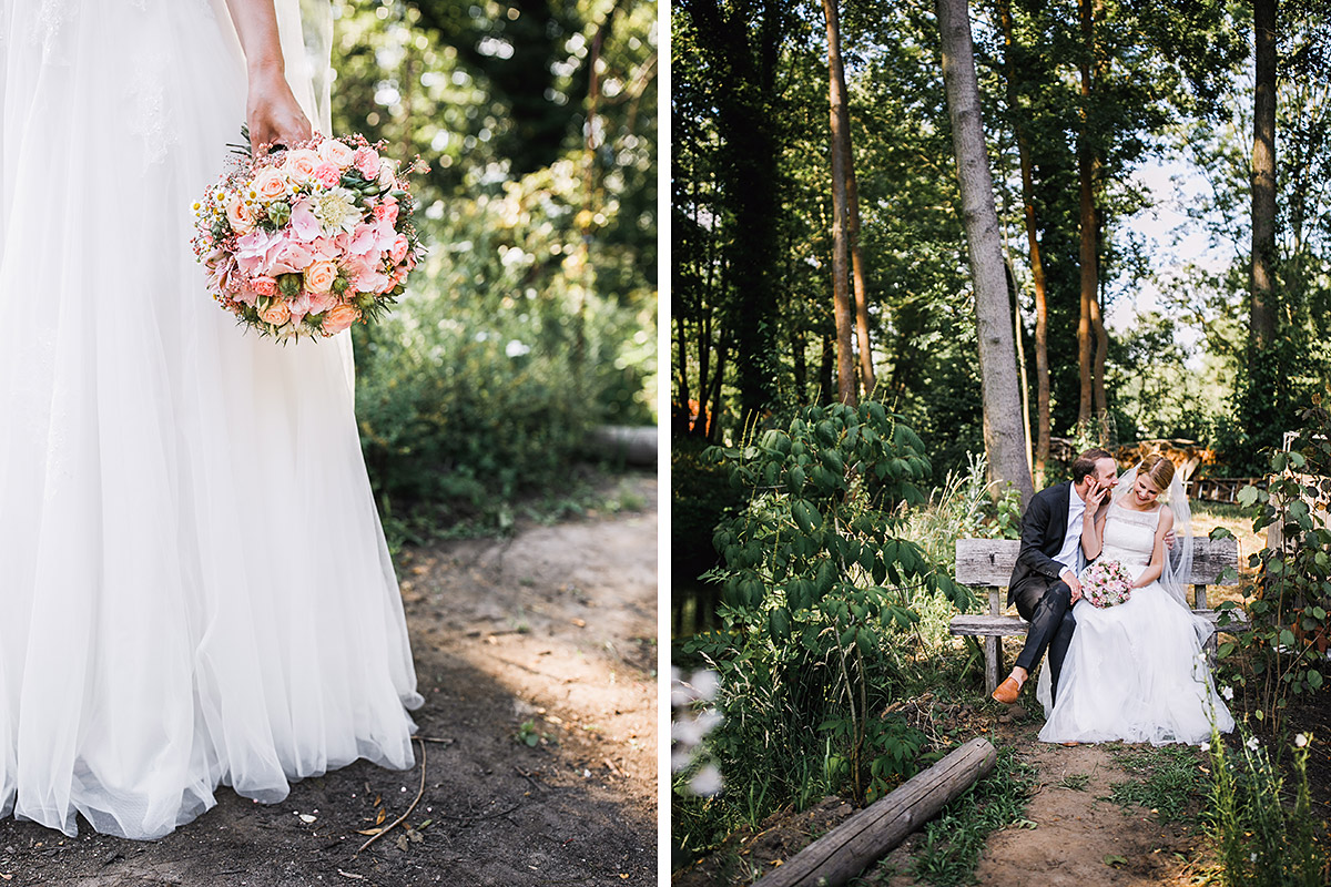 verspielte Brautpaarfotos im Grünen - DIY Gartenhochzeit Spreewald Hochzeitsfotograf © www.hochzeitslicht.de