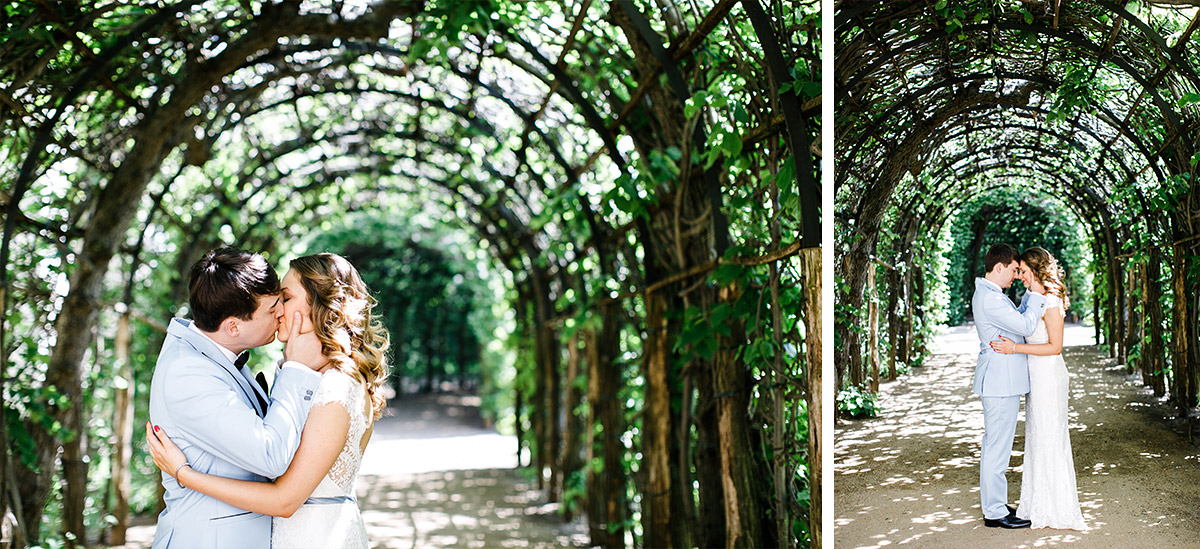 Brautpaarfotos unter Pergola - Berlin Hochzeitsfotograf © www.hochzeitslicht.de