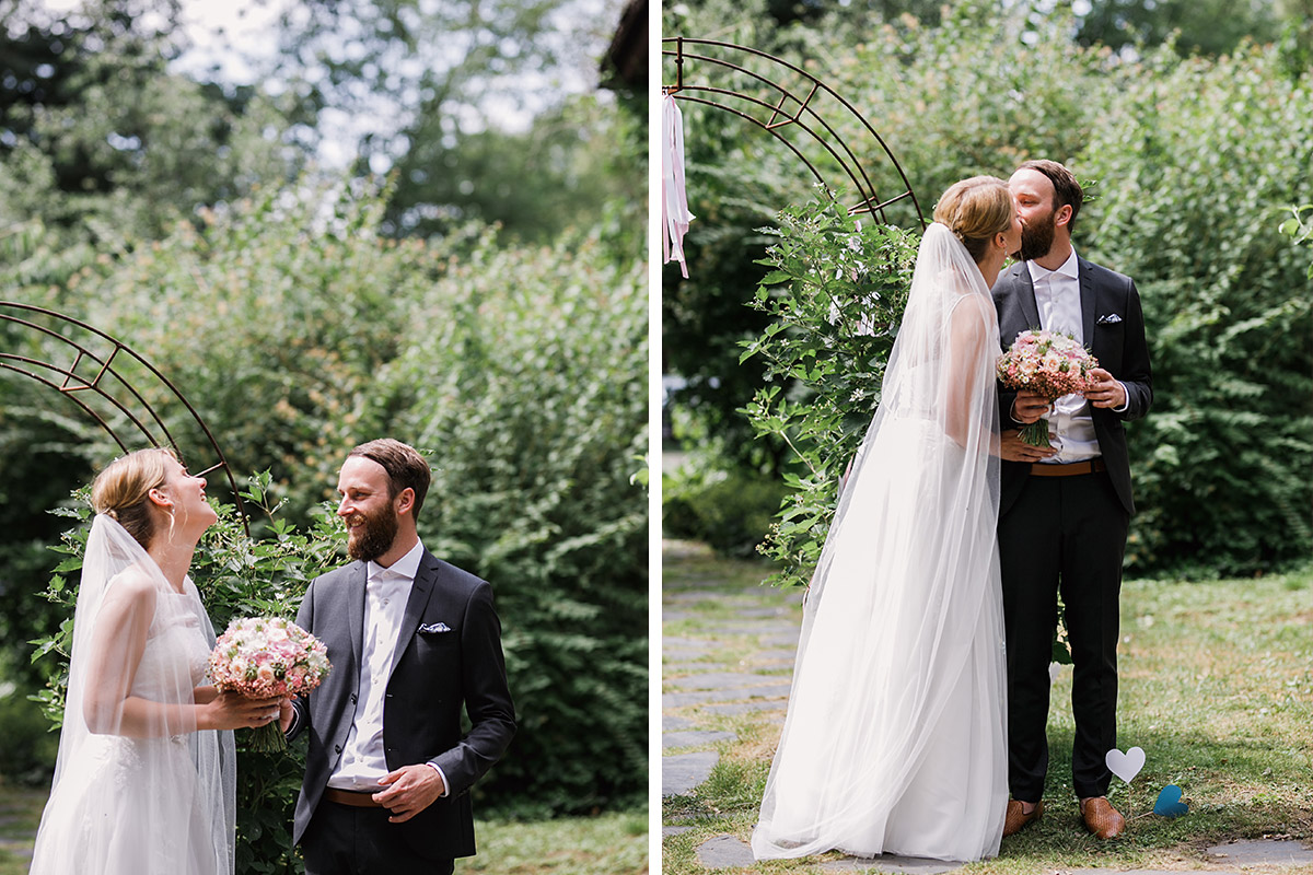 First Look von Brautpaar- DIY Gartenhochzeit Spreewald Hochzeitsfotograf © www.hochzeitslicht.de