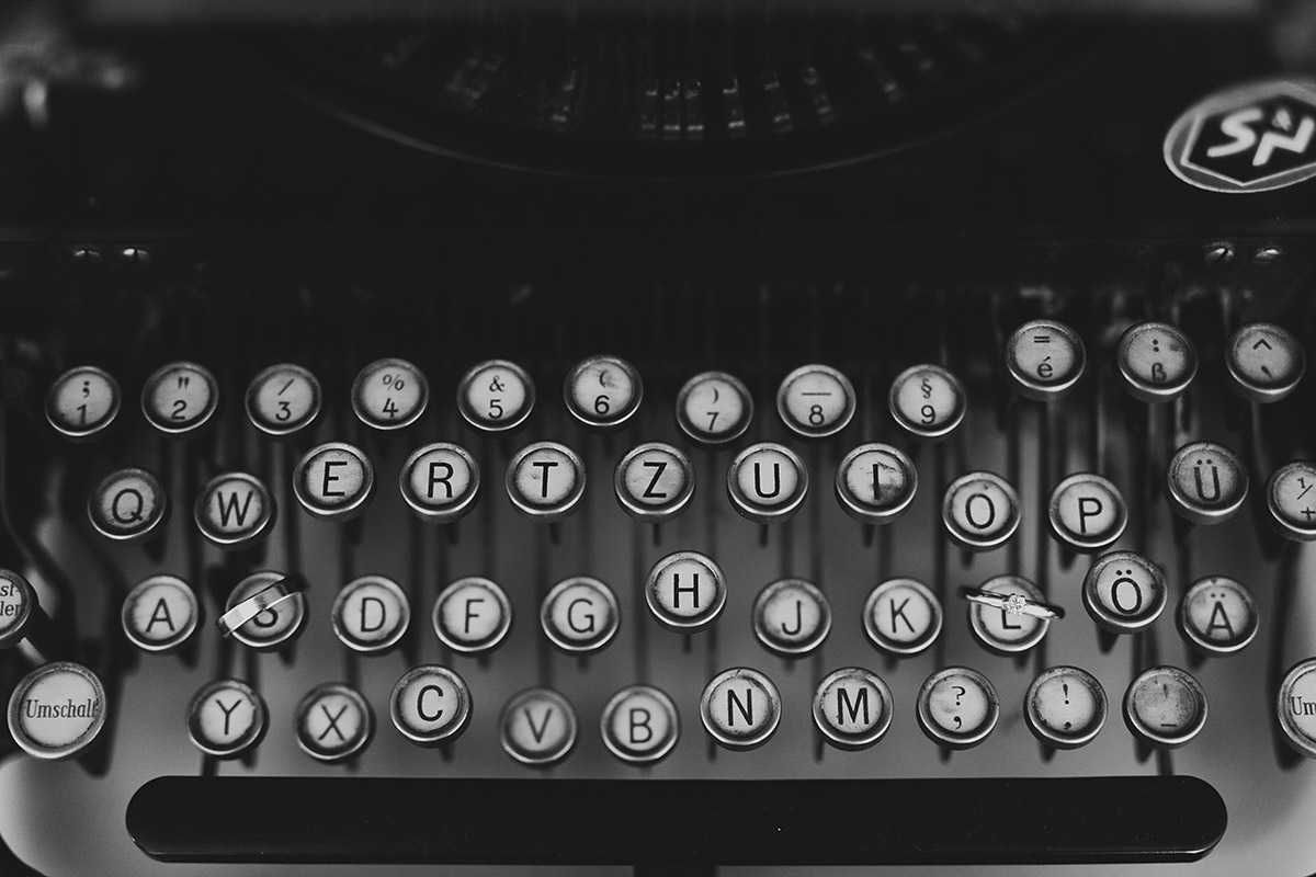 alte Schreibmaschine bei Vintage Hochzeit - Berlin Hochzeitsfotograf © www.hochzeitslicht.de