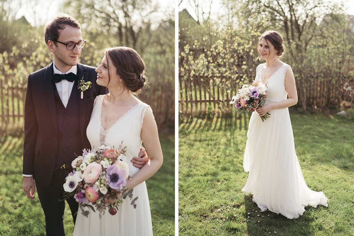 romantische Brautpaarfotos im Garten bei Landhochzeit - Ferienscheune Barnimer Feldmark Hochzeitsfotograf © www.hochzeitslicht.de