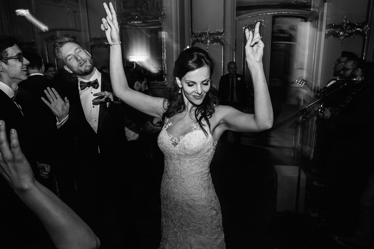 Braut bei Hochzeitsfeier im Ermelerhaus - Ermelerhaus Hochzeitsfotograf © www.hochzeitslicht.de Braut bei Hochzeitsfeier im Ermelerhaus - Ermelerhaus Hochzeitsfotograf © www.hochzeitslicht.de