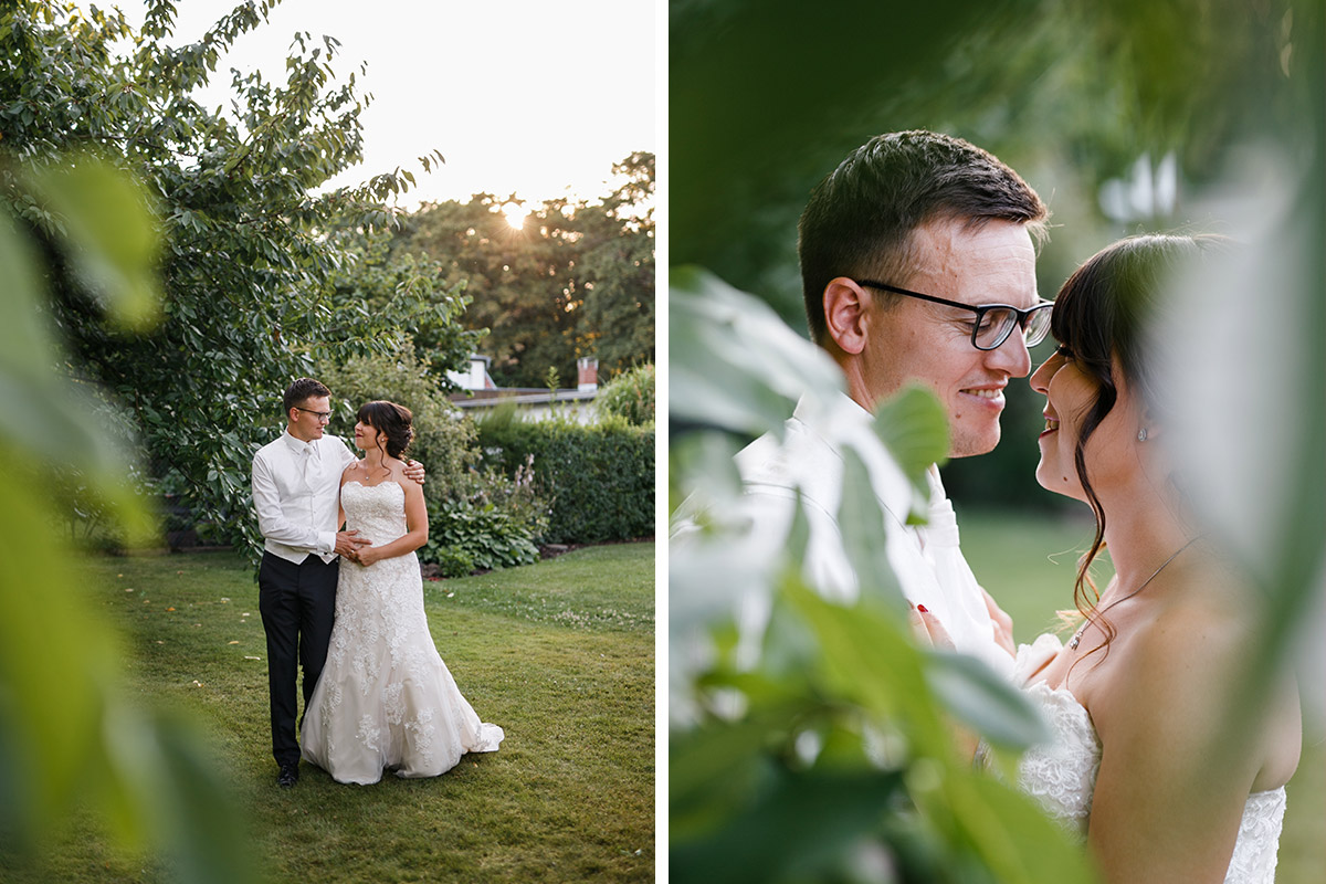 romantische Brautpaarfotos im Garten - Gartenhochzeit Berlin Hochzeitsfotograf © www.hochzeitslicht.de