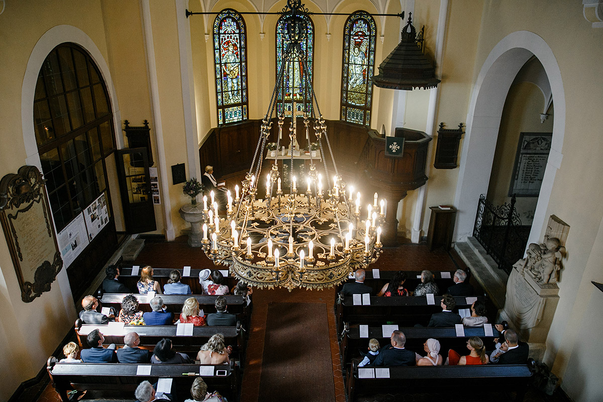 Hochzeitsreportage Trauung in Dorfkirche Marquardt - Schloss Marquardt Hochzeitsfotograf Potsdam © www.hochzeitslicht.de