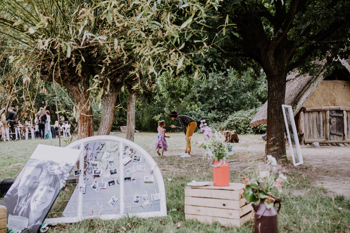 Boho Sommerhochzeit Berlin Museumsdorf Düppel - Hochzeitsvilla Zehlendorf Berlin Hochzeitsfotograf © www.hochzeitslicht.de Boho Sommerhochzeit Berlin Museumsdorf Düppel - Hochzeitsvilla Zehlendorf Berlin Hochzeitsfotograf © www.hochzeitslicht.de