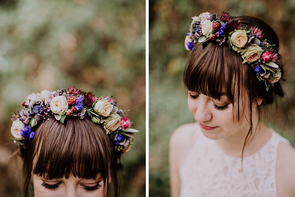 moderne Hochzeitsportraits von Braut mit Blumenkranz aus Sommerblumen bei Boho-Hochzeit - Hochzeitsvilla Zehlendorf Berlin Hochzeitsfotograf © www.hochzeitslicht.de moderne Hochzeitsportraits von Braut mit Blumenkranz aus Sommerblumen bei Boho-Hochzeit - Hochzeitsvilla Zehlendorf Berlin Hochzeitsfotograf © www.hochzeitslicht.de