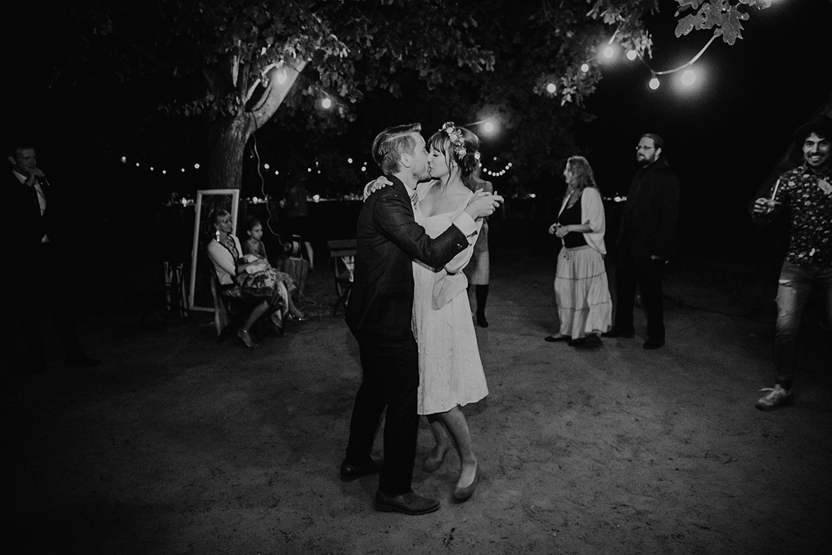 Hochzeitsfoto Hochzeitstanz Museumsdorf Düppel - Hochzeitsvilla Zehlendorf Berlin Hochzeitsfotograf © www.hochzeitslicht.de