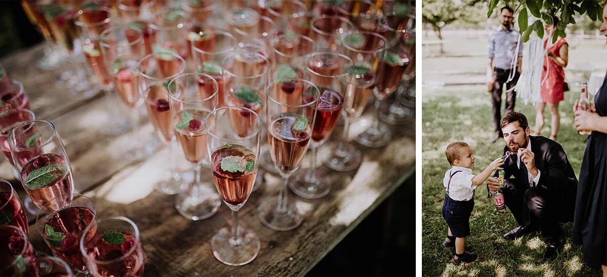 Sektempfang im Garten bei Sommerhochzeit - Vierseithofcafé Brandenburg Hochzeitsfotograf © www.hochzeitslicht.de