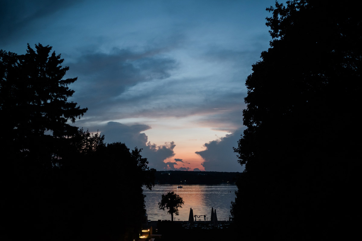 Hochzeitsfoto Sonnenuntergang Wannsee-Hochzeit - Villa Blumenfisch Hochzeitsfotograf © www.hochzeitslicht.de