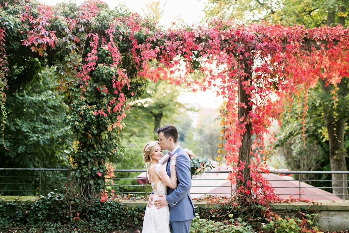 Hochzeitsfoto Brautpaar - Ochsenstall Schloss Britz Hochzeitsfotograf © www.hochzeitslicht.de