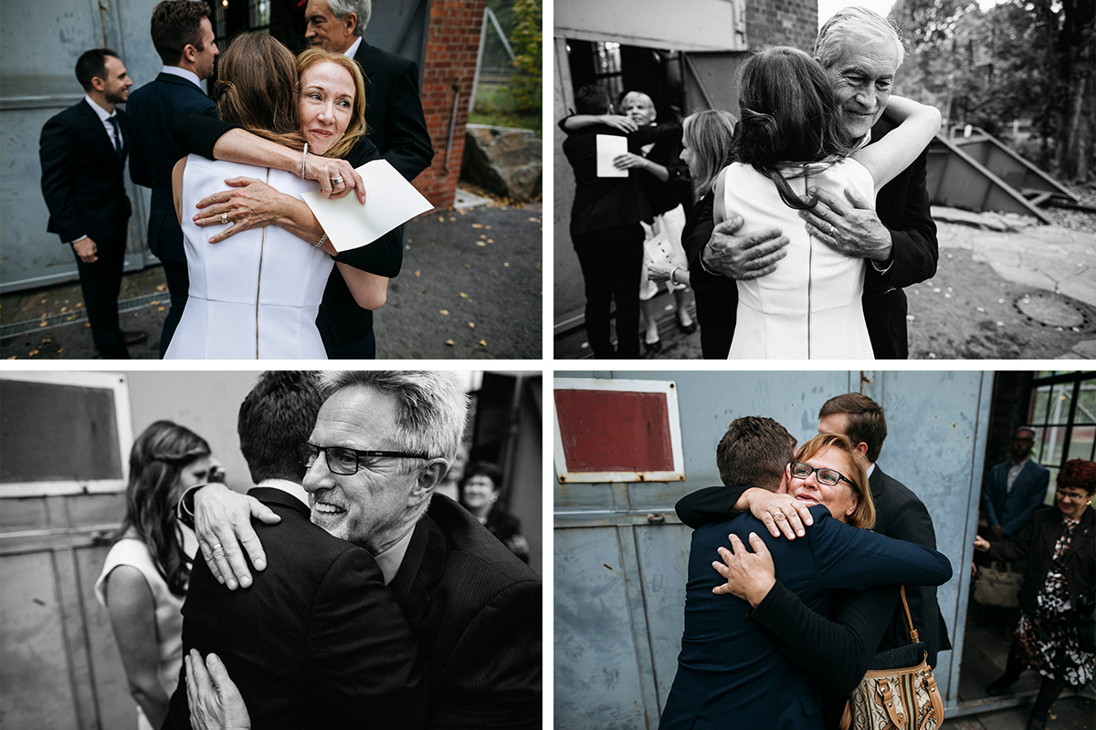 Gratulation nach Trauung - Friedrichshain und Stone Brewing Berlin Hochzeitsfotograf © www.hochzeitslicht.de