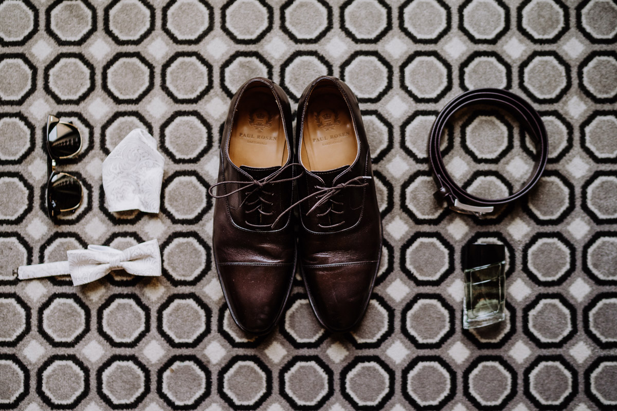 Idee Outfit Bräutigam Hochzeit Kirche vintage - Hochzeit im Hotel de Rome von Hochzeitsfotograf Berlin © www.hochzeitslicht.de #hochzeitslicht