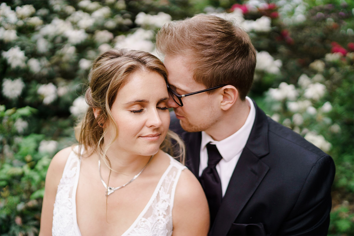 Idee Pose Brautpaarfoto Standesamt Hochzeit - Standesamt Köpenick Hochzeitsfotograf © www.hochzeitslicht.de