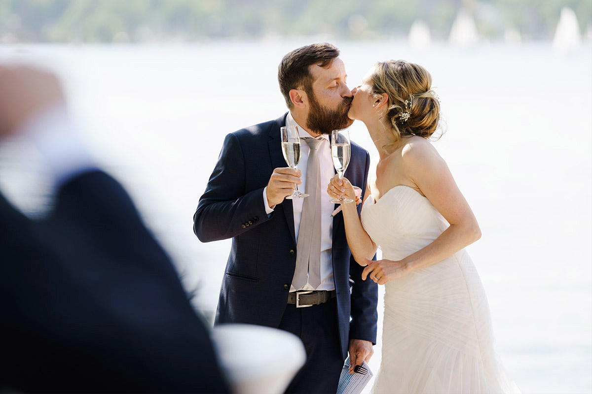 Hochzeitsreportage Berlinhochzeit am Wasser - Villa Blumenfisch Berlin Hochzeitsfotograf © www.hochzeitslicht.de