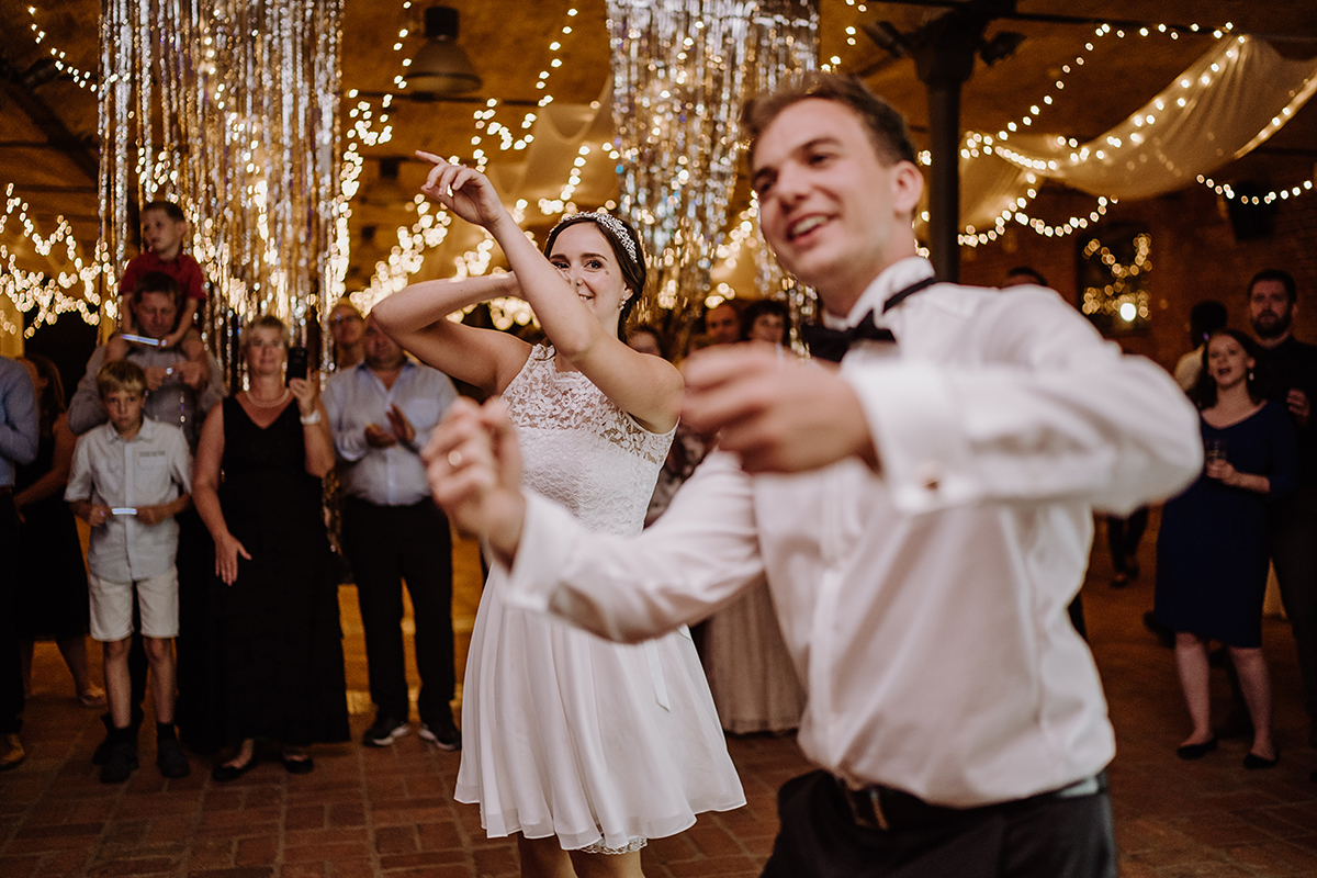 Hochzeitsreportage vintage Lanhochzeit Scheune - Landgut Stober Boho Hochzeit mit Alpaka von Hochzeitsfotografin Brandenburg © www.hochzeitslicht.de