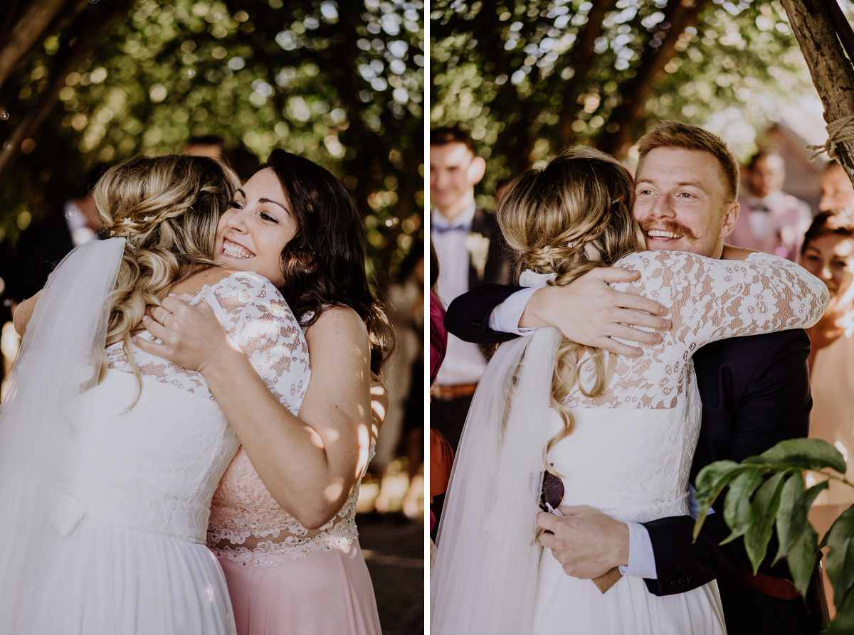 Hochzeitsfotos Gratulation Gäste standesamtliche Hochzeit Spreewald - Standesamt Weidendom und Spreewood Distillers DIY-Herbst-Hochzeit von Spreewald Hochzeitsfotografin aus Berlin © www.hochzeitslicht