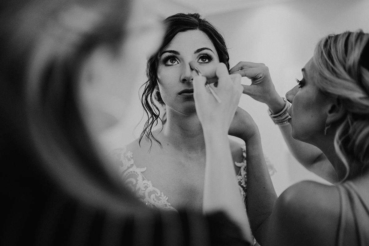 Hochzeitsfoto Getting Ready Braut - Spreewald Hochzeitsfotografin im Standesamt Weidendom Hochzeit am Wasser im Spreewaldresort Seinerzeit © www.hochzeitslicht.de