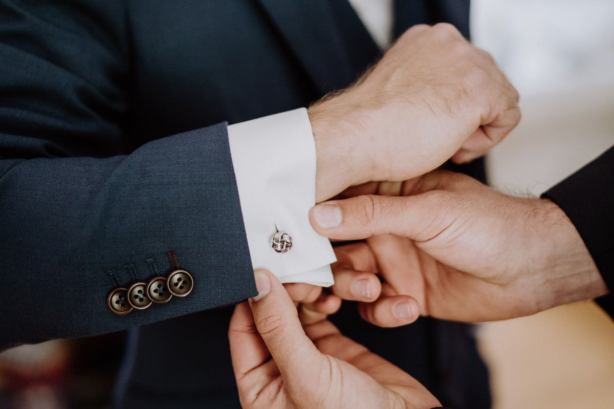 Hochzeitsreportage klassische Landhochzeit - Scheunenhochzeit in Brandenburg im Gutshaus Penzlin Hochzeitsfotograf Berlin © www.hochzeitslicht.de