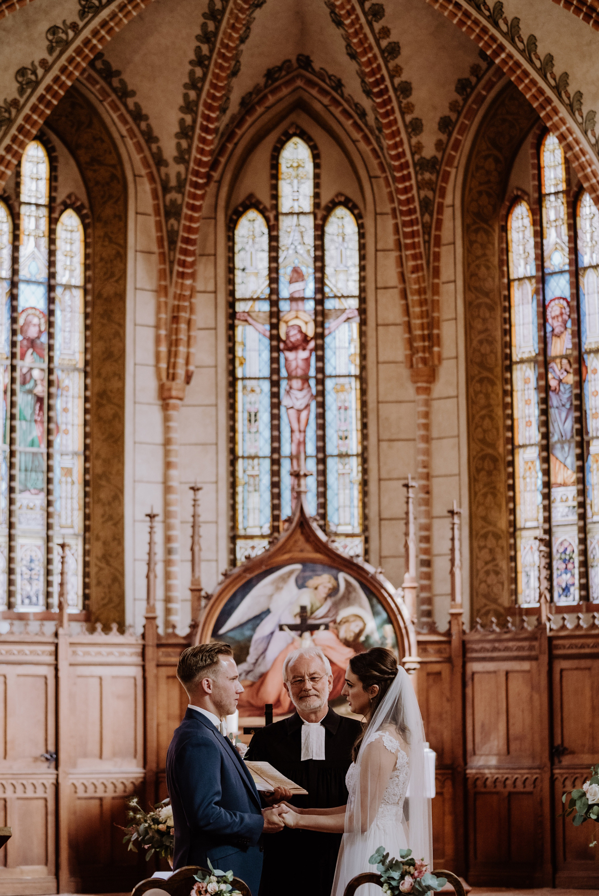 Idee Hochzeitsfoto Braut und Bräutigam Ja-Wort Trauung Kirche vintage Landhochzeit Brandenburg - Scheunenhochzeit in Brandenburg im Gutshaus Penzlin Hochzeitsfotograf Berlin © www.hochzeitslicht.de