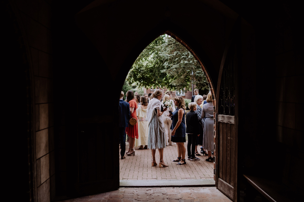 Hochzeitsreportage vintage Landhochzeit - Scheunenhochzeit in Brandenburg im Gutshaus Penzlin Hochzeitsfotograf Berlin © www.hochzeitslicht.de