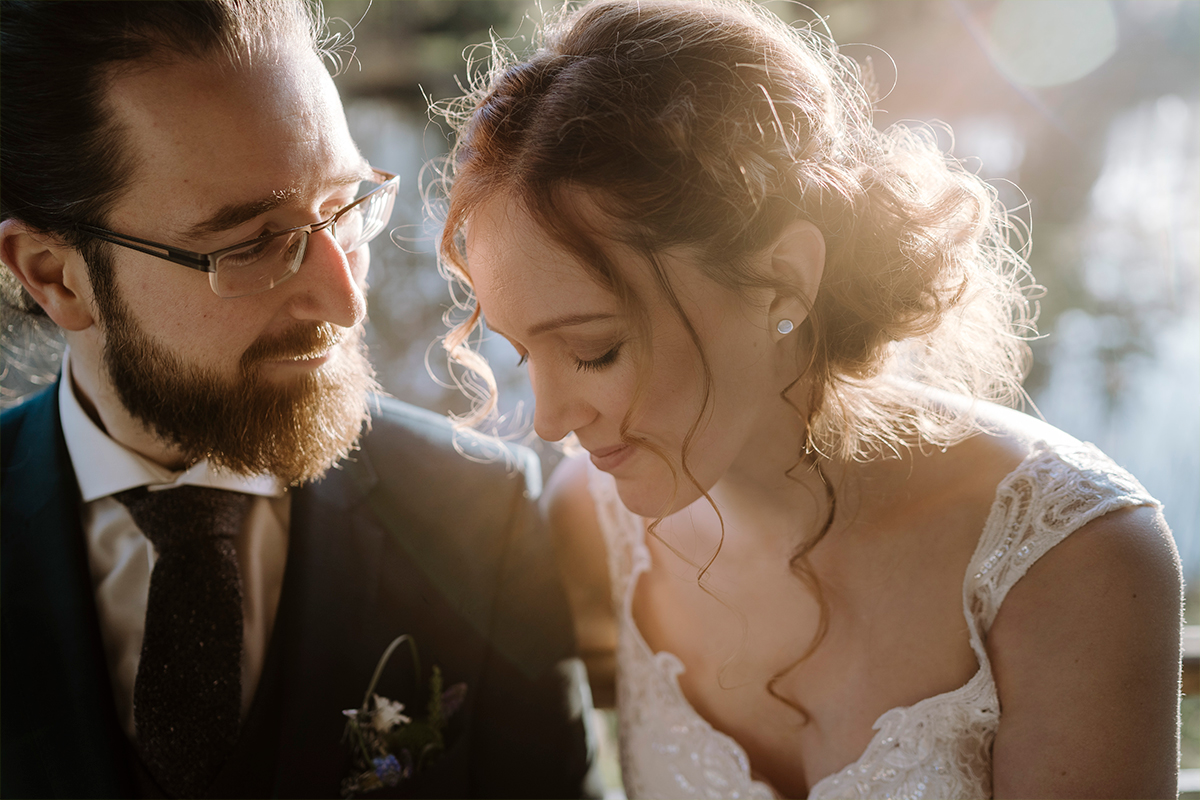 Paarfotoshooting Sonnenuntergang am Wasser Botanischer Garten Berlin - Hochzeitsfotograf Berlin Standesamt Hochzeit im Winter im Rathaus Schöneberg © www.hochzeitslicht.de