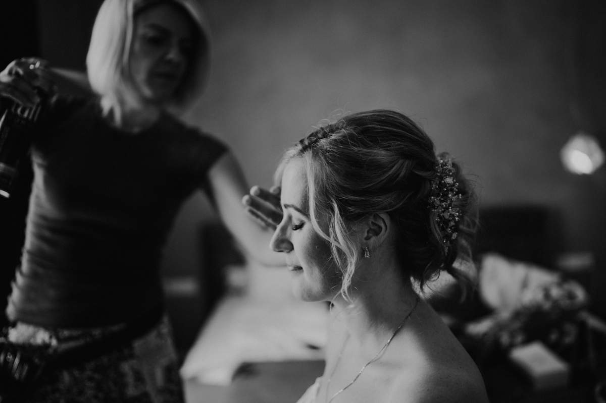 Getting Ready Foto Braut - Persische Boho-Chic Hochzeit in der Malzfabrik Berlin von Hochzeitsfotografin aus Berlin Friedrichshain © www.hochzeitslicht.de #hochzeitslicht