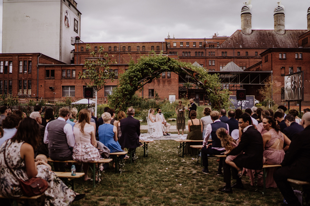 frei Trauung Garten Berlin - Persische Boho-Chic Hochzeit in der Malzfabrik Berlin von Hochzeitsfotografin aus Berlin Friedrichshain © www.hochzeitslicht.de #hochzeitslicht