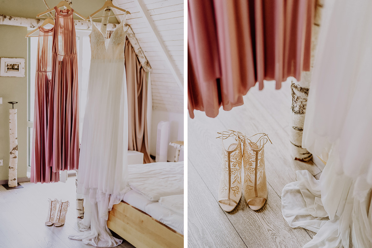 Hochzeitsfotos rosa Kleider Brautjungfern und Trauzeugin und langes Brautkleid mit Spitze und Schleppe - Standesamt Hochzeit am Wasser in Seelodge von Hochzeitsfotograf Brandenburg © www.hochzeitslicht.de #hochzeitslicht