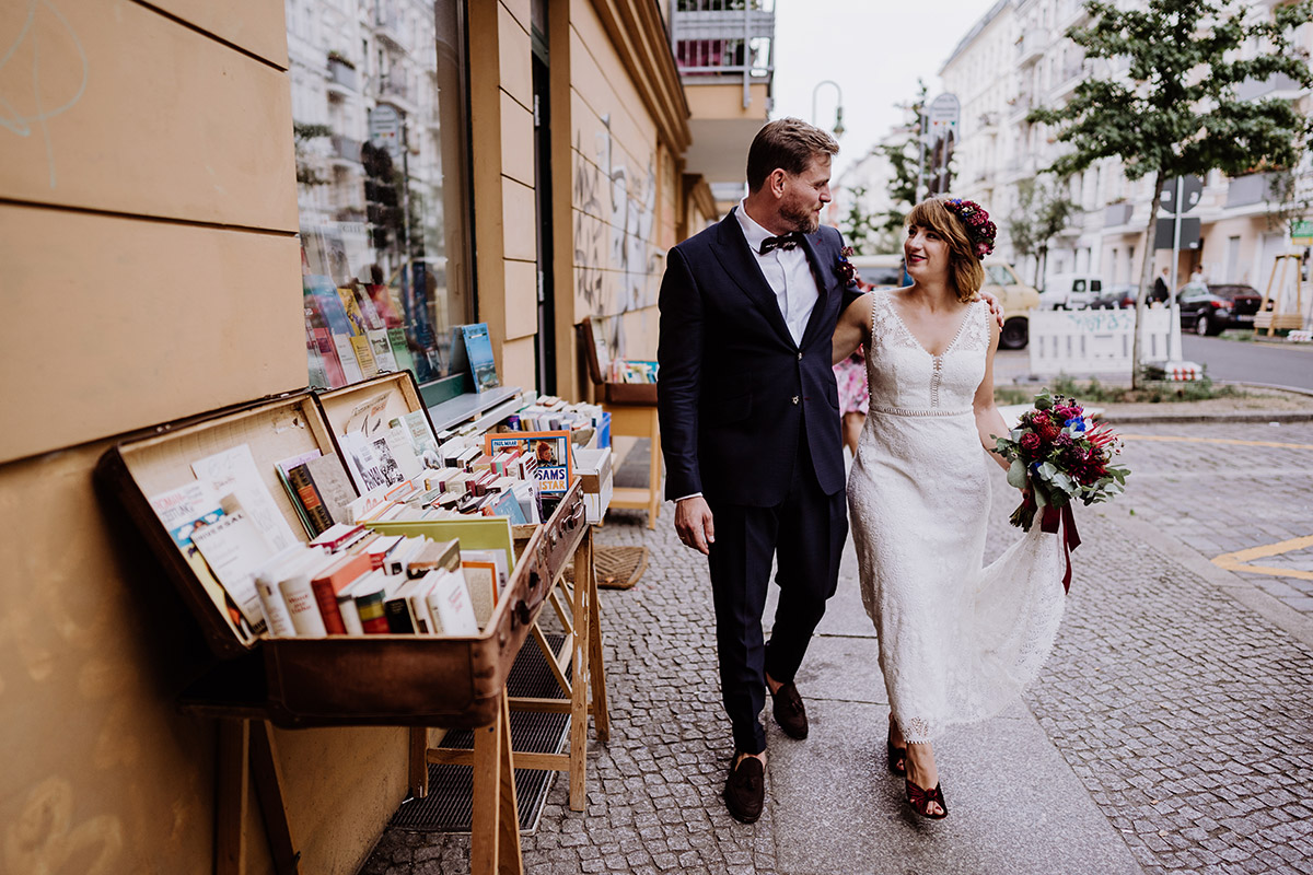 urbane Hochzeitsfotografie Berlin - Hochzeit Berlin Friedrichshain in Hochzeitslocation Old Smithy's Dizzle von Boho Hochzeitsfotograf © www.hochzeitslicht.de #hochzeitslicht