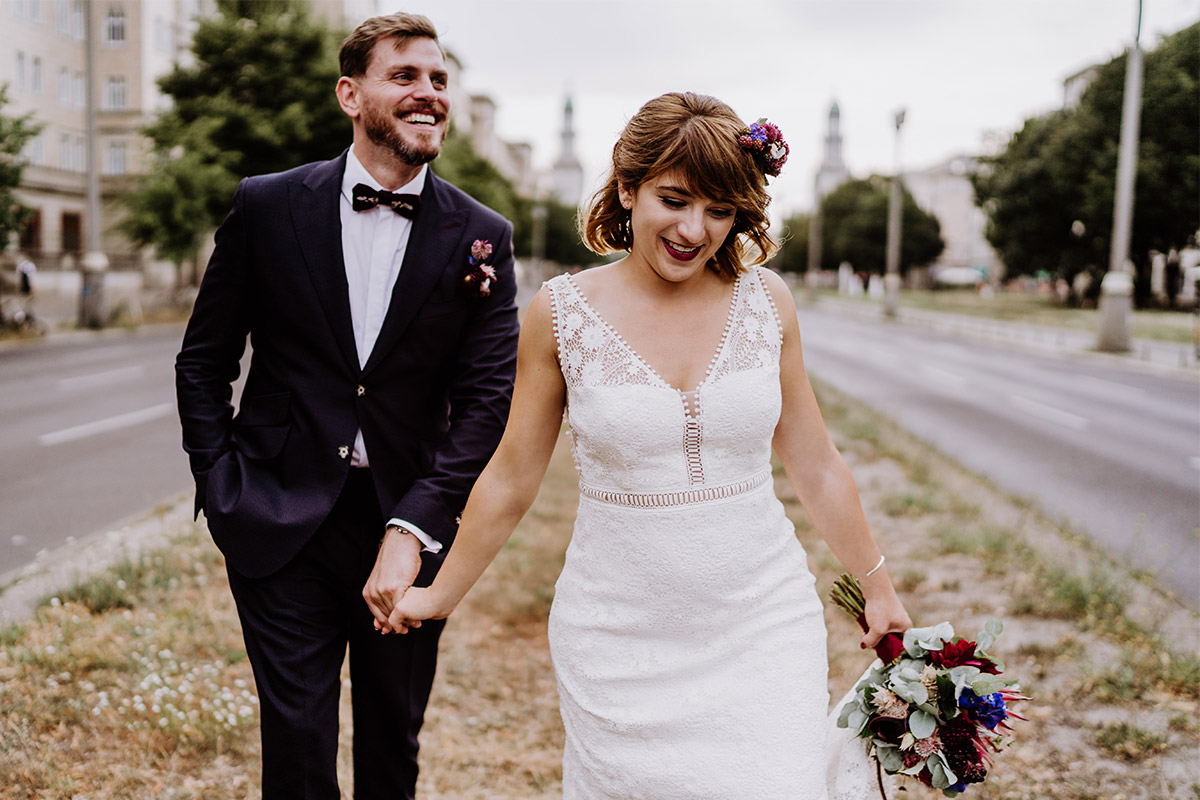 ungestellte Hochzeitsfotos Berlin - Hochzeit Berlin Friedrichshain in Hochzeitslocation Old Smithy's Dizzle von Boho Hochzeitsfotograf © www.hochzeitslicht.de #hochzeitslicht