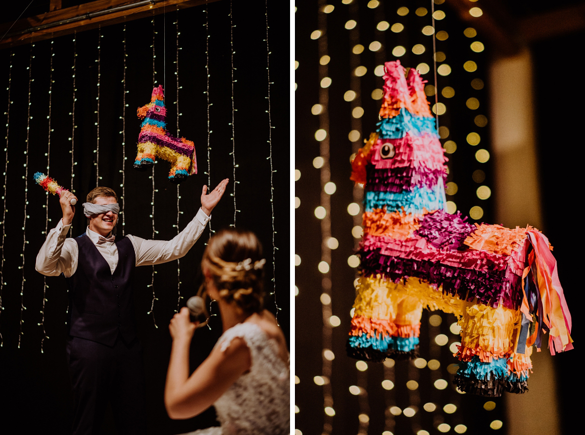 Hochzeitsspiel Brautpaar Piñata - Scheunenhochzeit in Brandenburg - freie Trauung Kulturscheune Thyrow von Hochzeitsfotograf Berlin © www.hochzeitslicht.de #hochzeitslicht