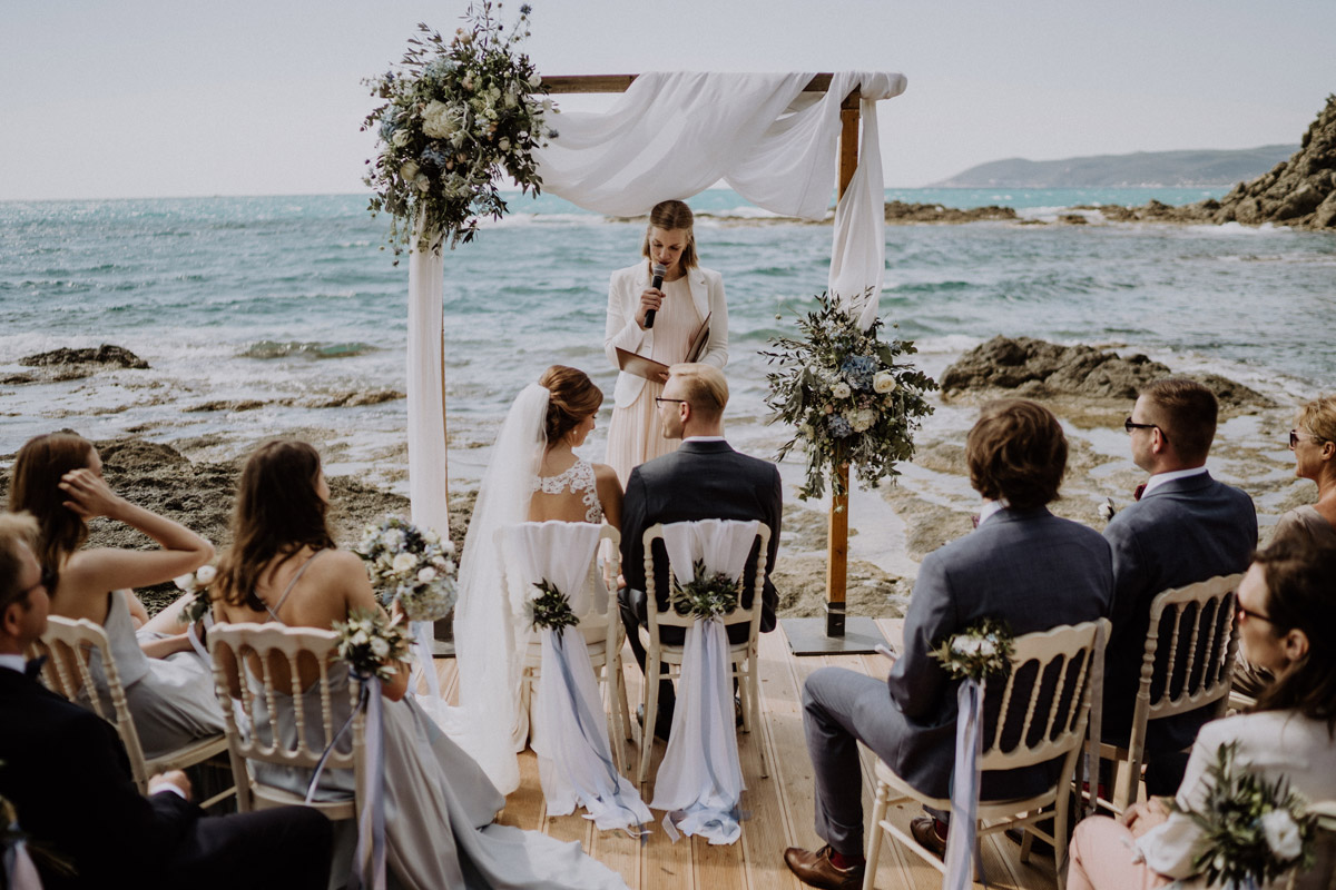 freie Trauung am Meer Strandhochzeit - Italien Hochzeit mit Hochzeitplanerin aus Berlin #hochzeitslicht Toskana Hochzeitsfotos und Hochzeitsfilm © www.hochzeitslicht.de