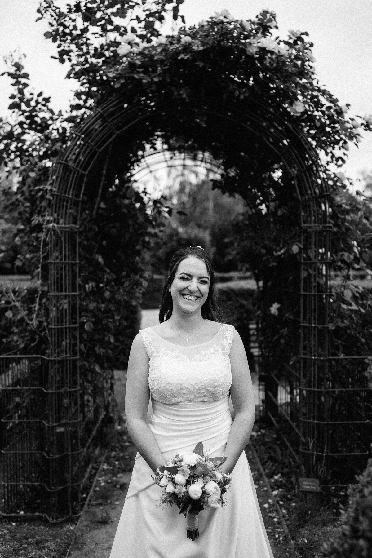 Idee Hochzeitsfotos natürlich Braut Fotoshooting vor Trauung in Park Vintagehochzeit Berlin - Zionskirche Berlin Hochzeit mit Brautpaarshooting in U-Bahn von Hochzeitsfotograf Berlin © www.hochzeitslicht.de #hochzeitslicht Idee Hochzeitsfotos natürlich Braut Fotoshooting vor Trauung in Park Vintagehochzeit Berlin - Zionskirche Berlin Hochzeit mit Brautpaarshooting in U-Bahn von Hochzeitsfotograf Berlin © www.hochzeitslicht.de #hochzeitslicht