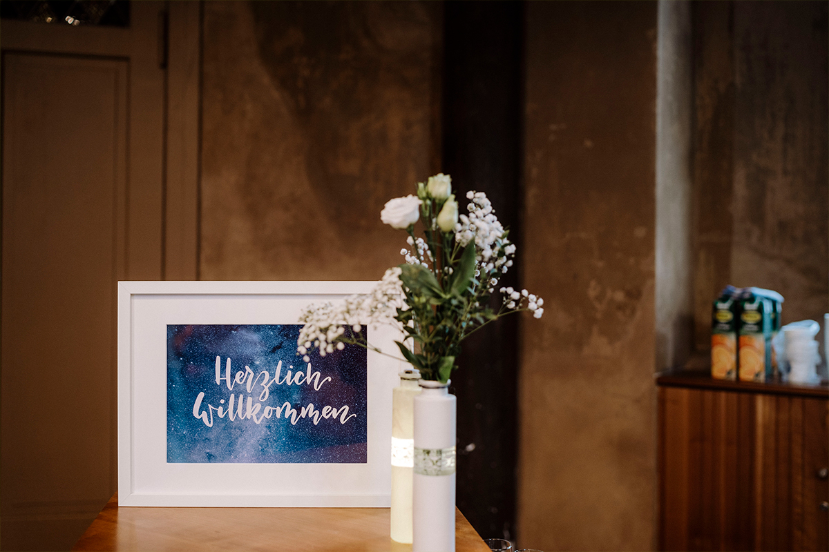 Idee Deko Trauung Kirche - Zionskirche Berlin Hochzeit mit Brautpaarshooting in U-Bahn von Hochzeitsfotograf Berlin © www.hochzeitslicht.de #hochzeitslicht Idee Deko Trauung Kirche - Zionskirche Berlin Hochzeit mit Brautpaarshooting in U-Bahn von Hochzeitsfotograf Berlin © www.hochzeitslicht.de #hochzeitslicht