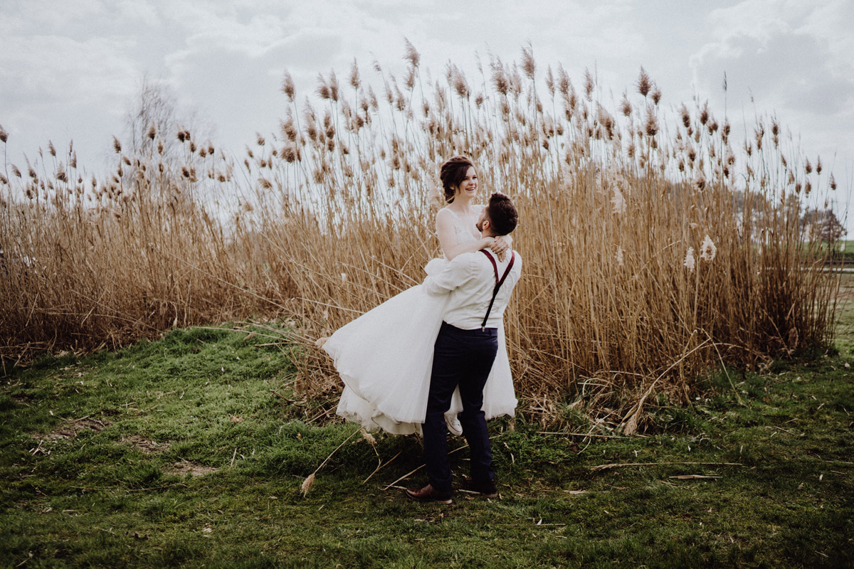 Heiraten zu zweit - Corona Hochzeit in Standesamt Kirche Bad Belzig und Springbachmühle von vintage Hochzeitsfotografin aus Berlin #hochzeitslicht © www.hochzeitslicht.de kleine Hochzeit bzw. Small-, Intimate-, Tiny-, Micro-Wedding