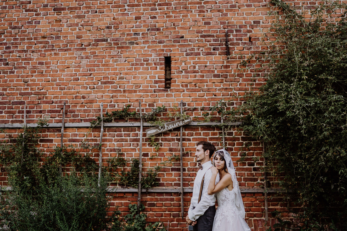 DIY-Gartenhochzeit mit Scheune Hochzeit vintage und boho Stil in Brandenburg Gartenglück Wegendorf von Hochzeitsfotograf aus Berlin #hochzeitslicht © www.hochzeitslicht.de