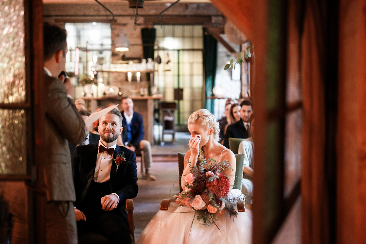 freie Trauung Old Smithy's Dizzle - Hochzeitslocation: Heiraten in Berlin Friedrichshain nach Standesamt; Hochzeit in der Alten Schmiede bzw. im Old Smithy's Dizzle von Hochzeitsfotograf © www.hochzeitslicht.de #hochzeitslicht #hochzeitslocation #heiraten #hochzeitsfeier #berlin