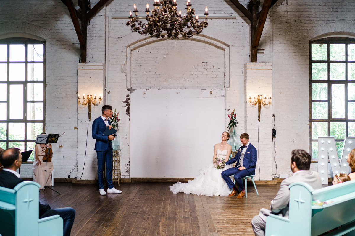 Hochzeitsfotos Berlin - vintage Hochzeit in Berlin - so schön kann Heiraten mit freier Trauung nach dem Standesamt in der Hochzeitslocation Von Greifswald sein - Hochzeitsfotos von #hochzeitslicht © www.hochzeitslicht.de