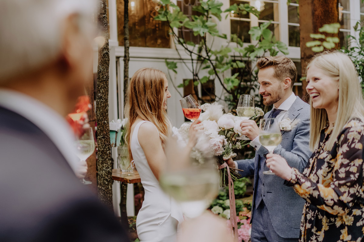 Standesamt Hochzeit Foto Ideen und Tipps Regenhochzeit von Hochzeitsfotografin Berlin © www.hochzeitslicht.de #hochzeitslicht