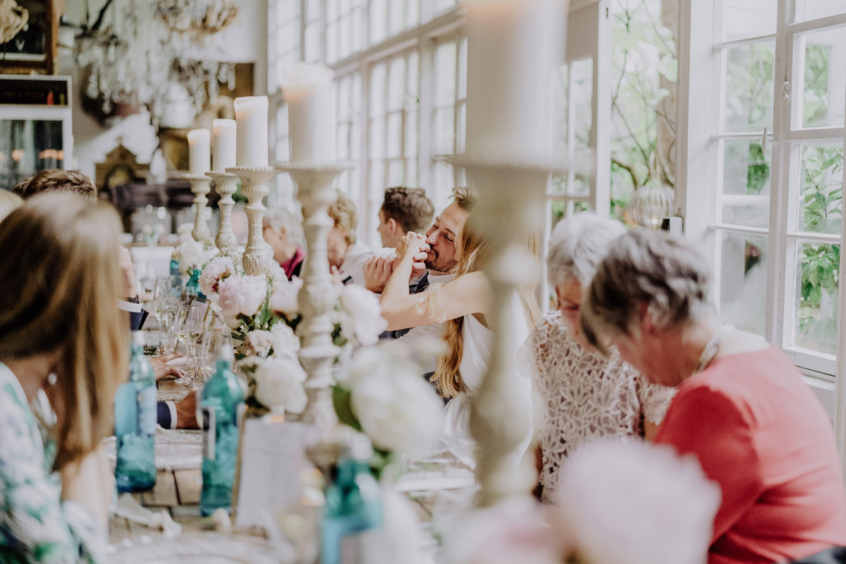 Hochzeitsfeier Standesamt Hochzeit Foto Ideen und Tipps Regenhochzeit von Hochzeitsfotografin Berlin © www.hochzeitslicht.de #hochzeitslicht