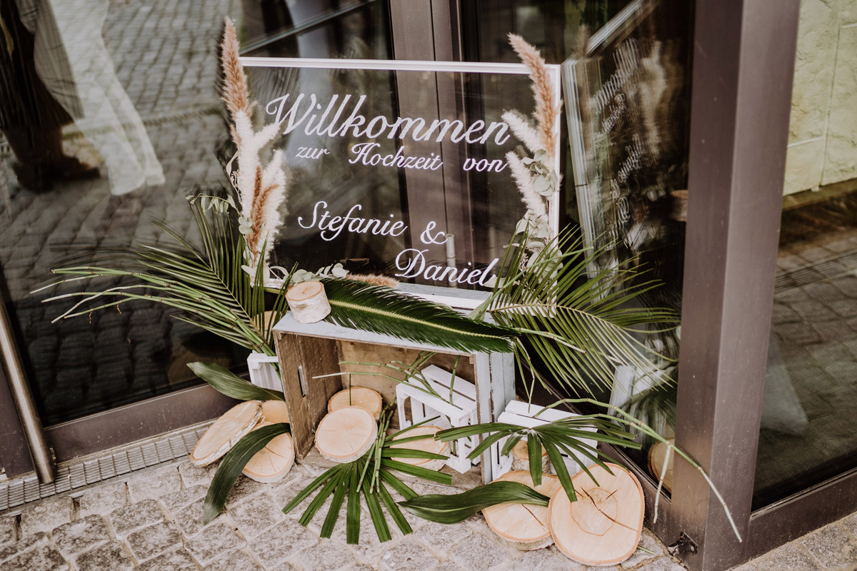 Idee Schild Hochzeit Acryl - iLand Pier13 Hochzeit von Hochzeitsfotograf Berlin © www.hochzeitslicht.de #hochzeitslicht