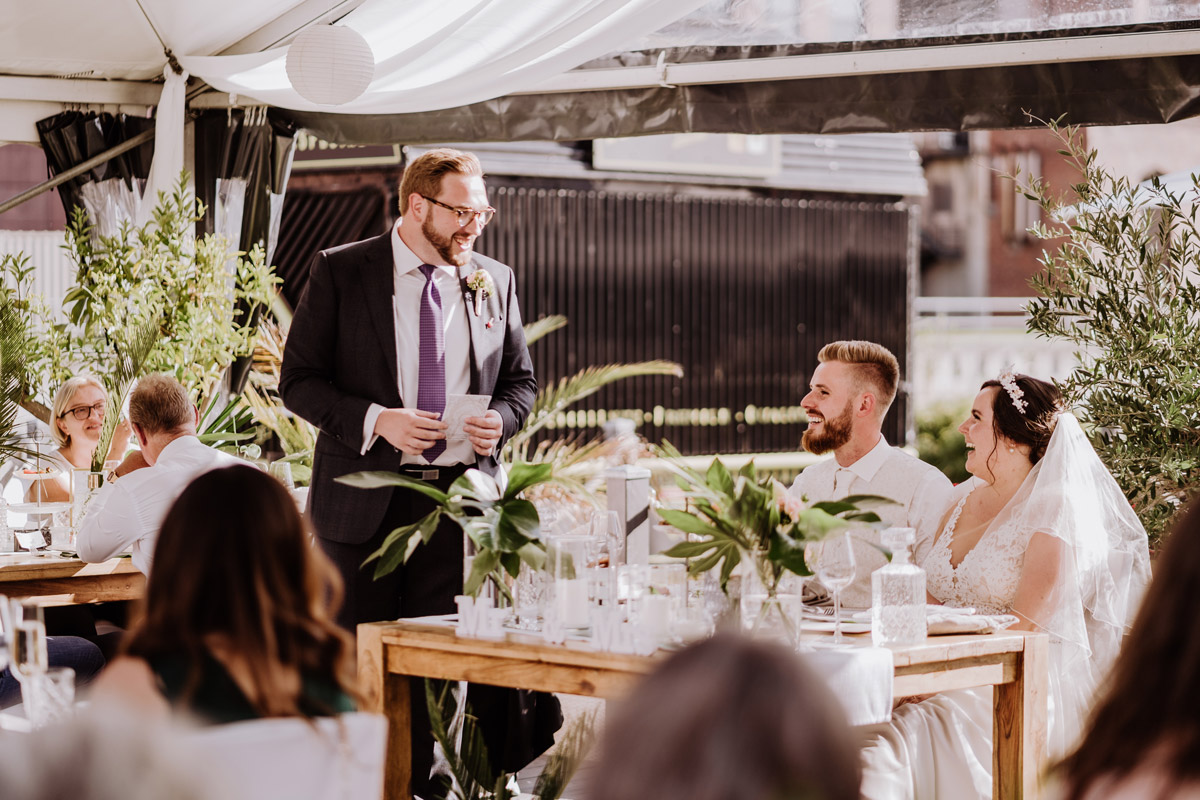 Hochzeitsfotos elegante urbane Sommerhochzeit Berlin - iLand Pier13 Hochzeit von Hochzeitsfotograf Berlin © www.hochzeitslicht.de #hochzeitslicht